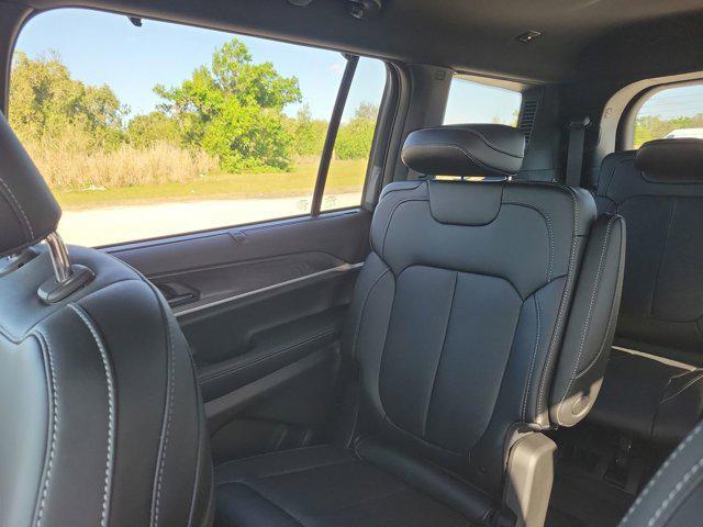 new 2025 Jeep Grand Cherokee L car