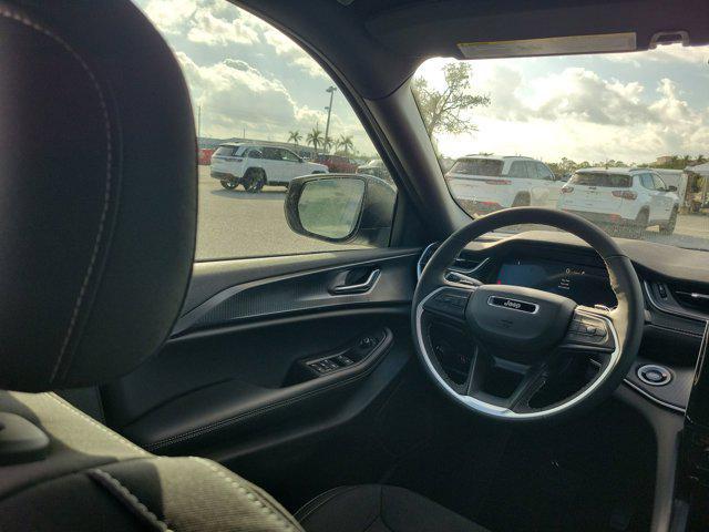 new 2025 Jeep Grand Cherokee car, priced at $40,625