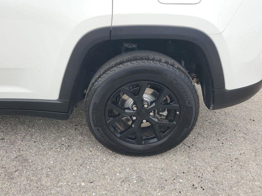 used 2024 Jeep Grand Cherokee car, priced at $31,999