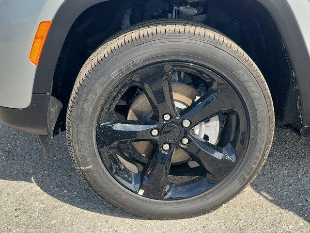 new 2025 Jeep Grand Cherokee car, priced at $45,675
