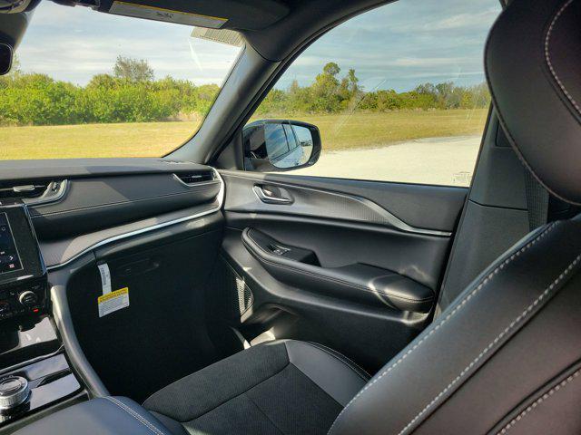 new 2025 Jeep Grand Cherokee car, priced at $45,080