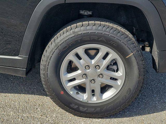 new 2025 Jeep Grand Cherokee car, priced at $41,220