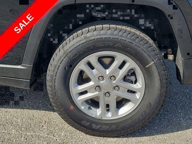 new 2025 Jeep Grand Cherokee car, priced at $29,111