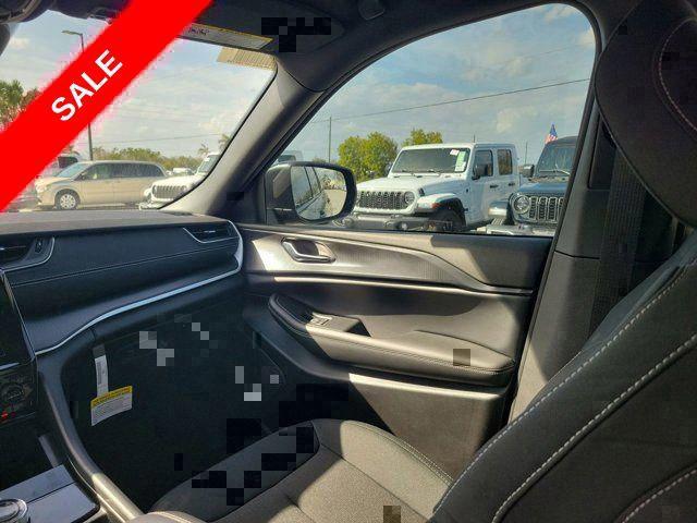 new 2025 Jeep Grand Cherokee car, priced at $29,111