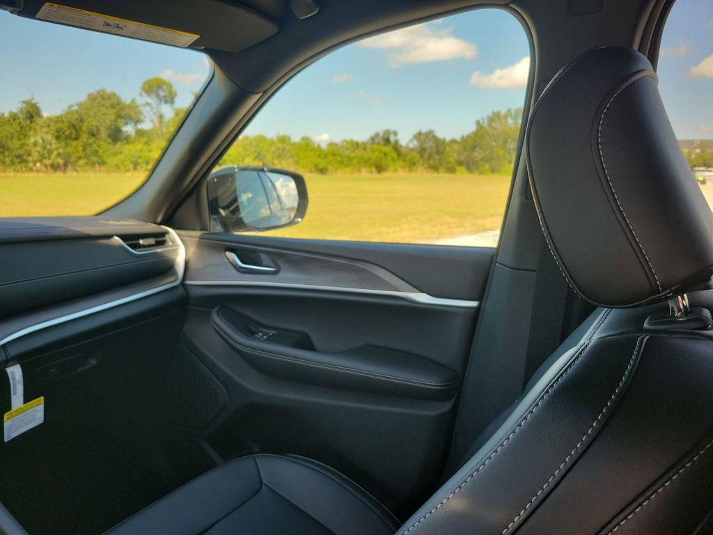 new 2025 Jeep Grand Cherokee car, priced at $43,459