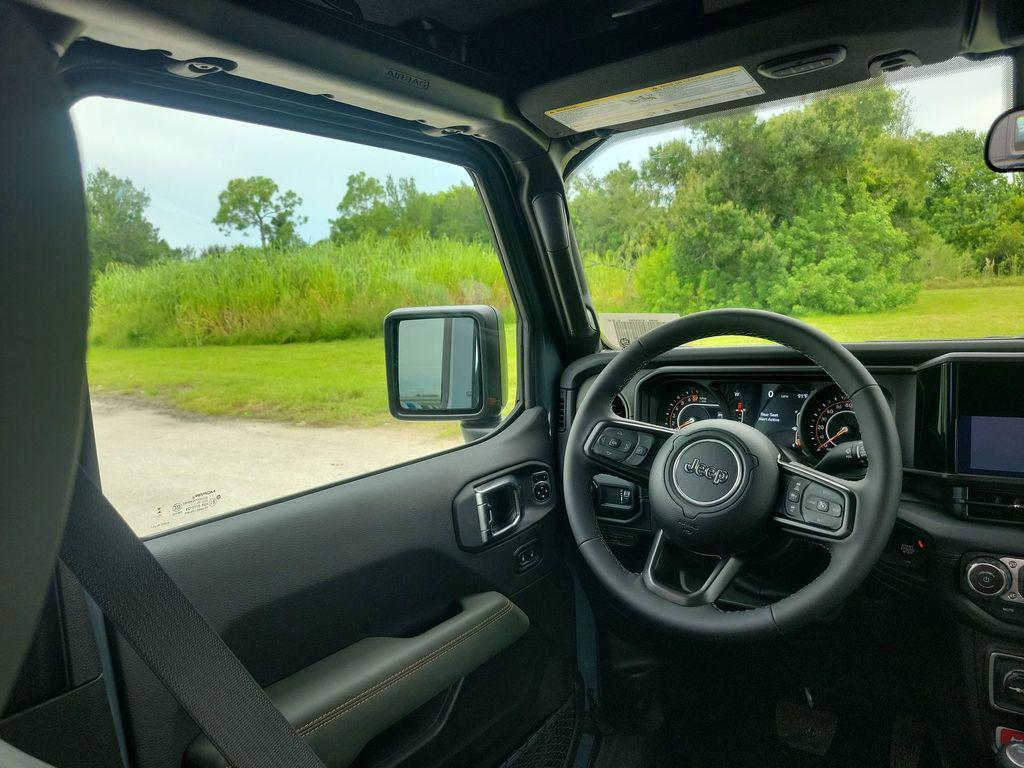 new 2025 Jeep Gladiator car, priced at $48,536