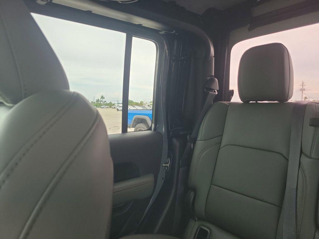 new 2025 Jeep Gladiator car, priced at $48,536
