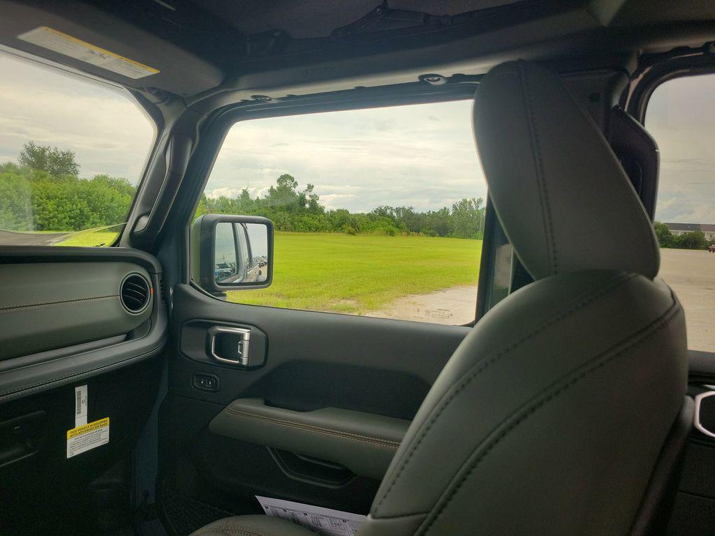 new 2025 Jeep Gladiator car, priced at $48,536