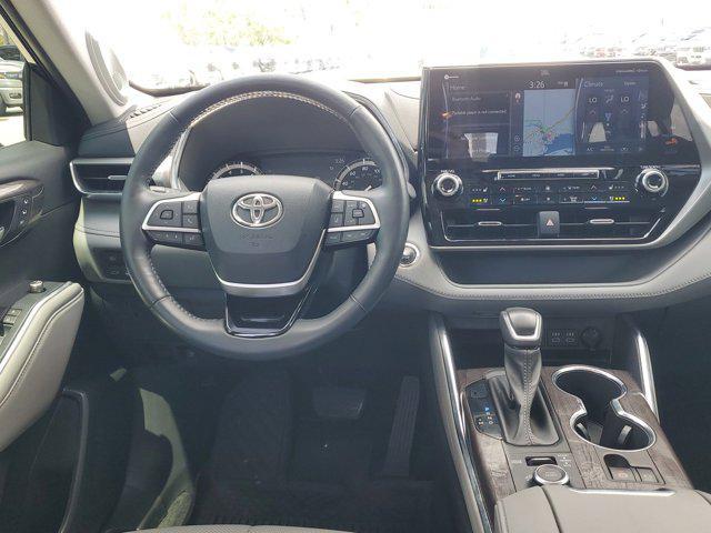 used 2022 Toyota Highlander car, priced at $41,399