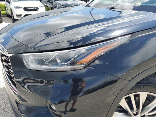used 2022 Toyota Highlander car, priced at $41,399