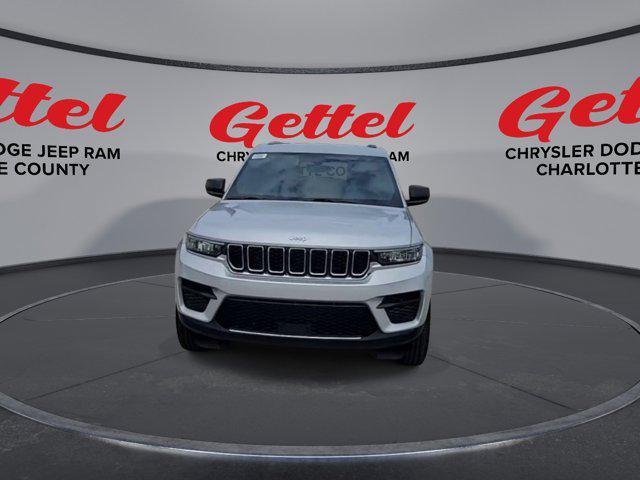 new 2025 Jeep Grand Cherokee car, priced at $41,220