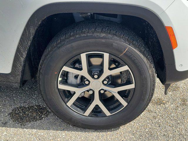 new 2025 Jeep Grand Cherokee car, priced at $49,590