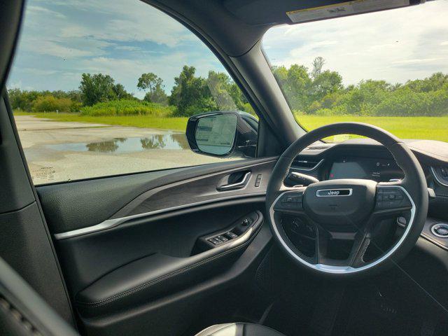 new 2025 Jeep Grand Cherokee car, priced at $49,590