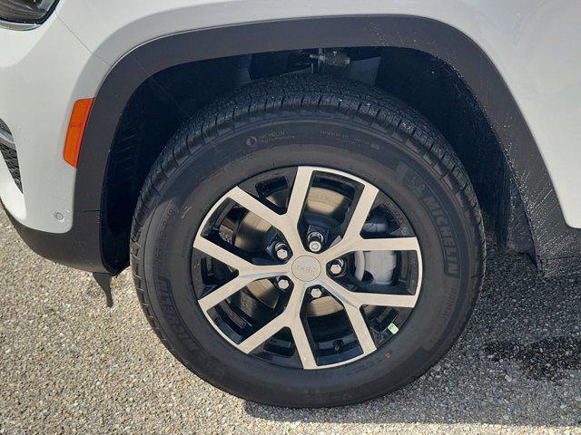 new 2025 Jeep Grand Cherokee car, priced at $49,590