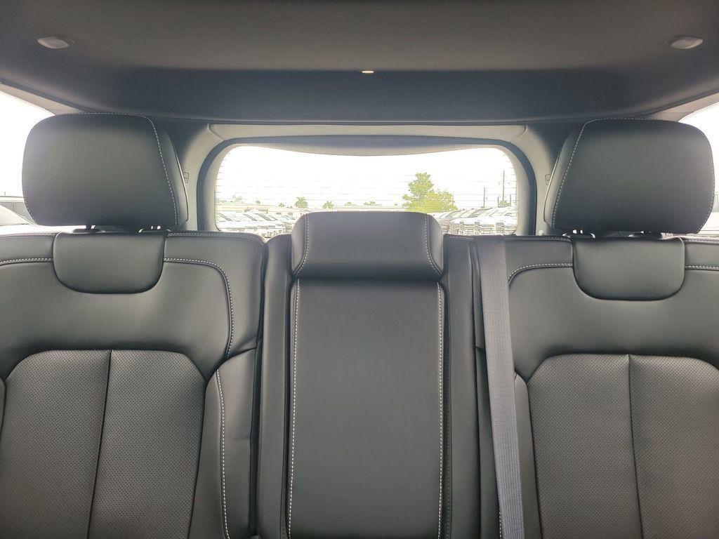 new 2025 Jeep Grand Cherokee car, priced at $41,556