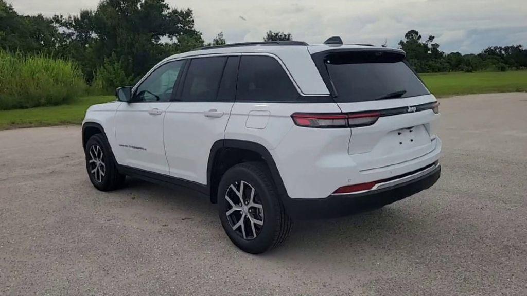 new 2025 Jeep Grand Cherokee car, priced at $41,556