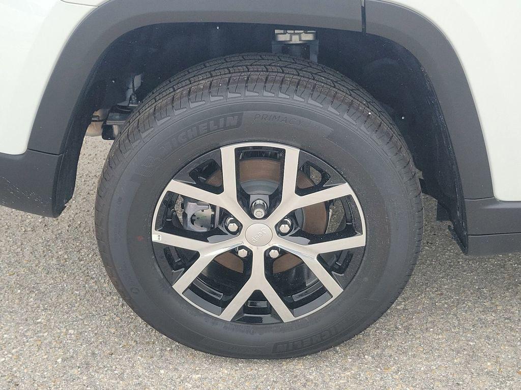 new 2025 Jeep Grand Cherokee car, priced at $41,556