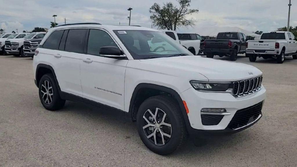 new 2025 Jeep Grand Cherokee car, priced at $41,556