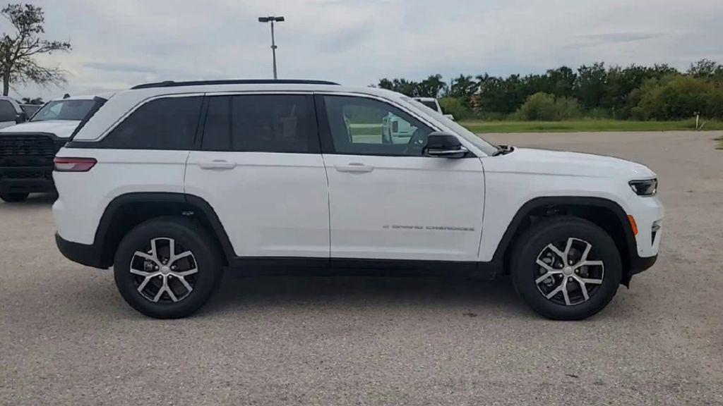 new 2025 Jeep Grand Cherokee car, priced at $41,556