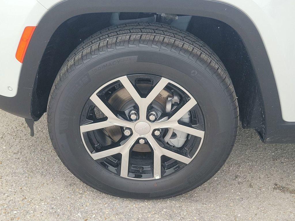 new 2025 Jeep Grand Cherokee car, priced at $41,556