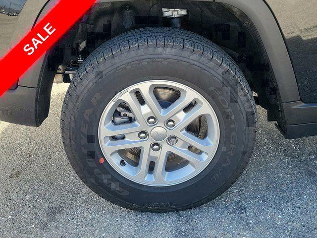 new 2025 Jeep Grand Cherokee car, priced at $32,861
