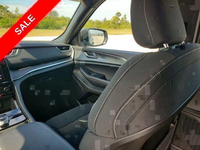 new 2025 Jeep Grand Cherokee car, priced at $32,861