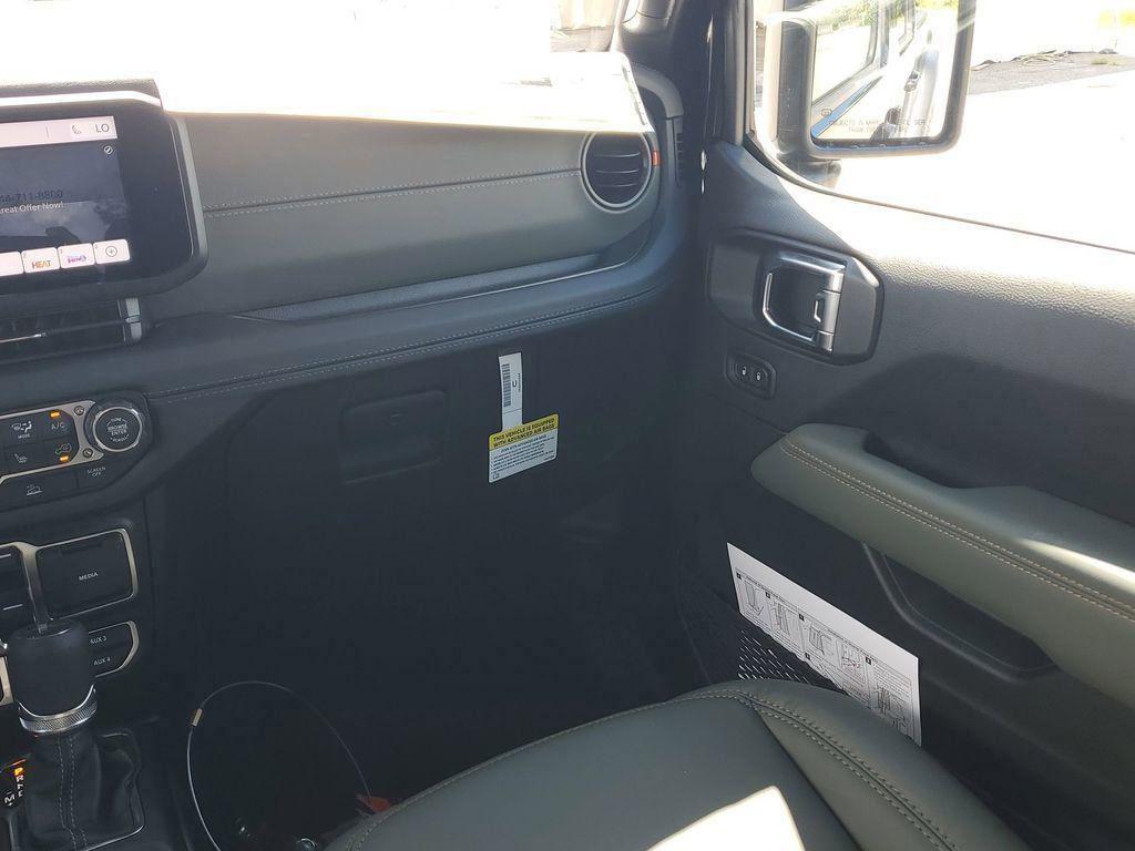new 2025 Jeep Gladiator car, priced at $48,536