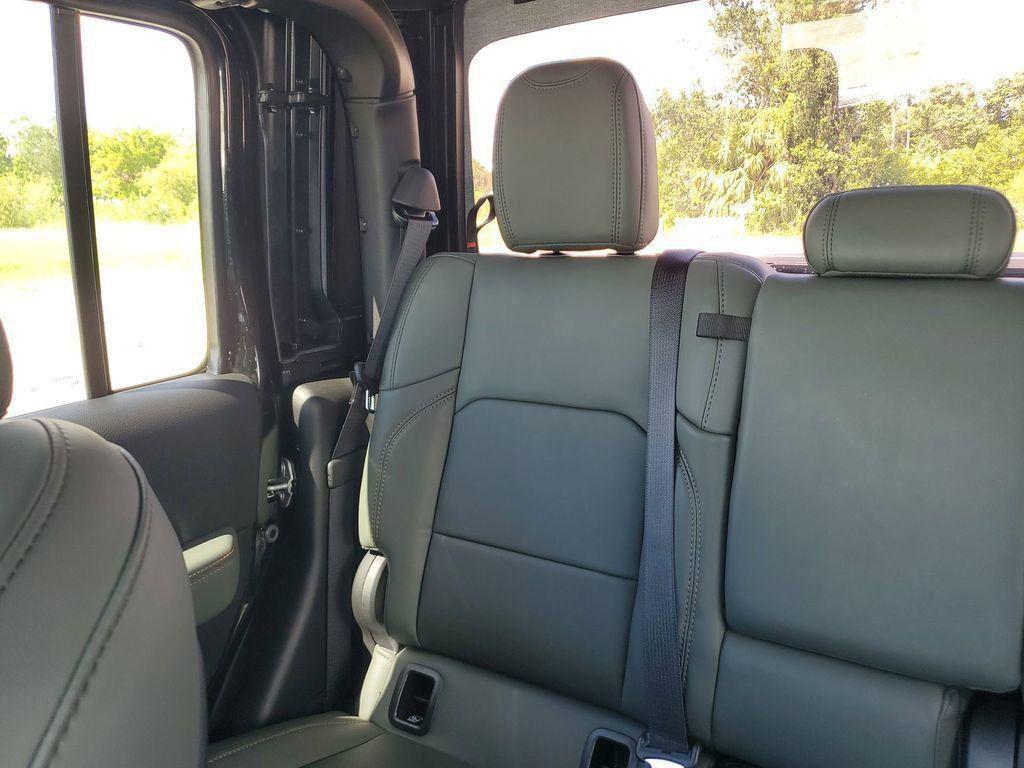 new 2025 Jeep Gladiator car, priced at $48,536