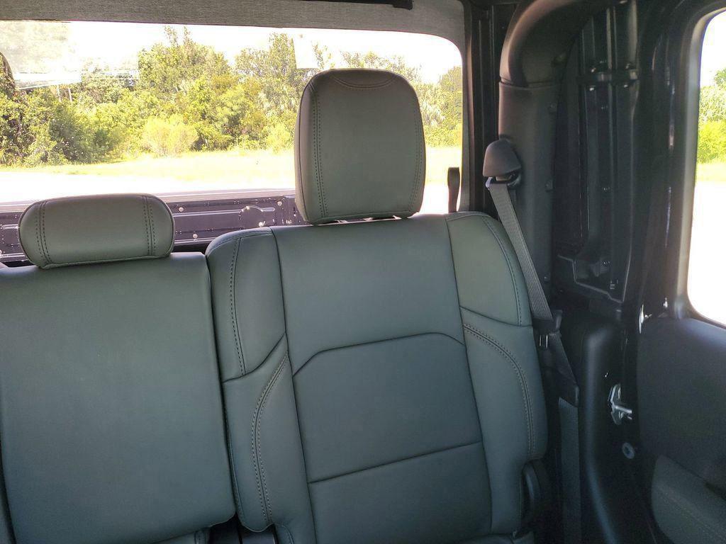 new 2025 Jeep Gladiator car, priced at $48,536