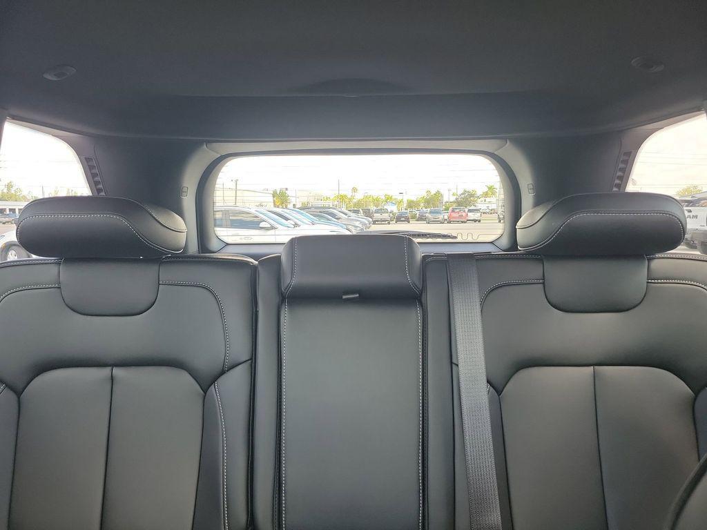 new 2025 Jeep Grand Cherokee car, priced at $40,150
