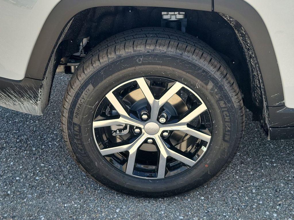 new 2025 Jeep Grand Cherokee car, priced at $40,150