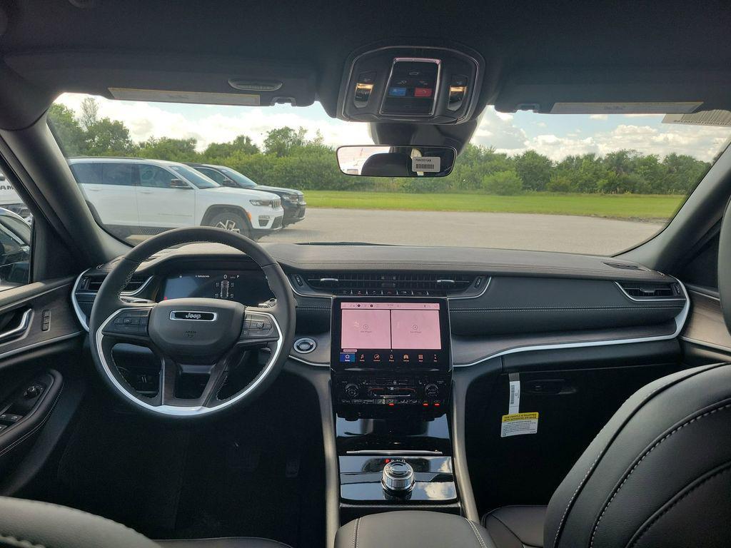 new 2025 Jeep Grand Cherokee car, priced at $40,150