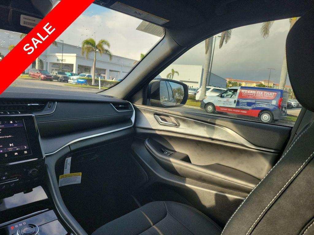 new 2025 Jeep Grand Cherokee car, priced at $29,111