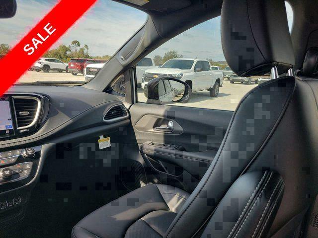 new 2025 Chrysler Pacifica car, priced at $40,338