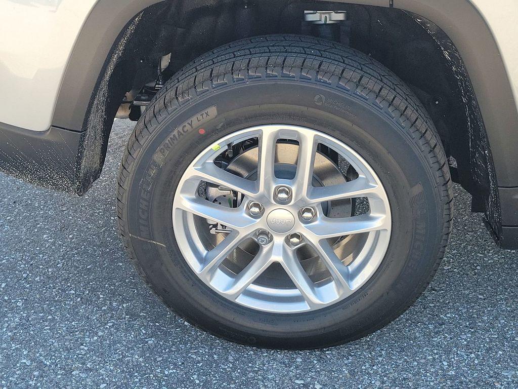 new 2025 Jeep Grand Cherokee car, priced at $37,506