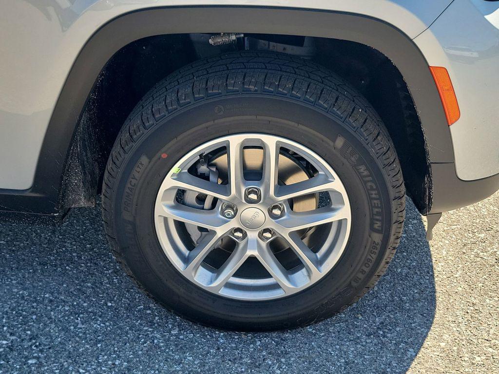 new 2025 Jeep Grand Cherokee car, priced at $37,506