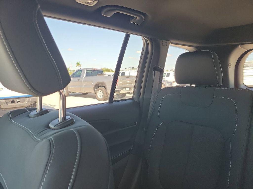 new 2025 Jeep Grand Cherokee car, priced at $37,506