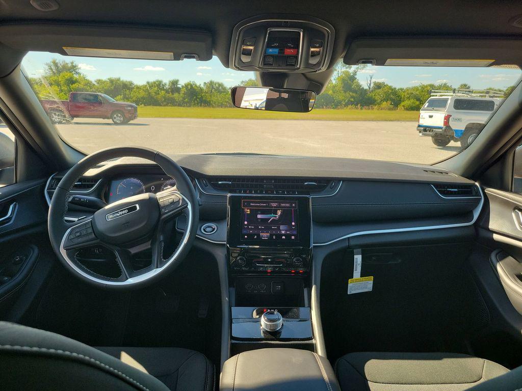 new 2025 Jeep Grand Cherokee car, priced at $37,506