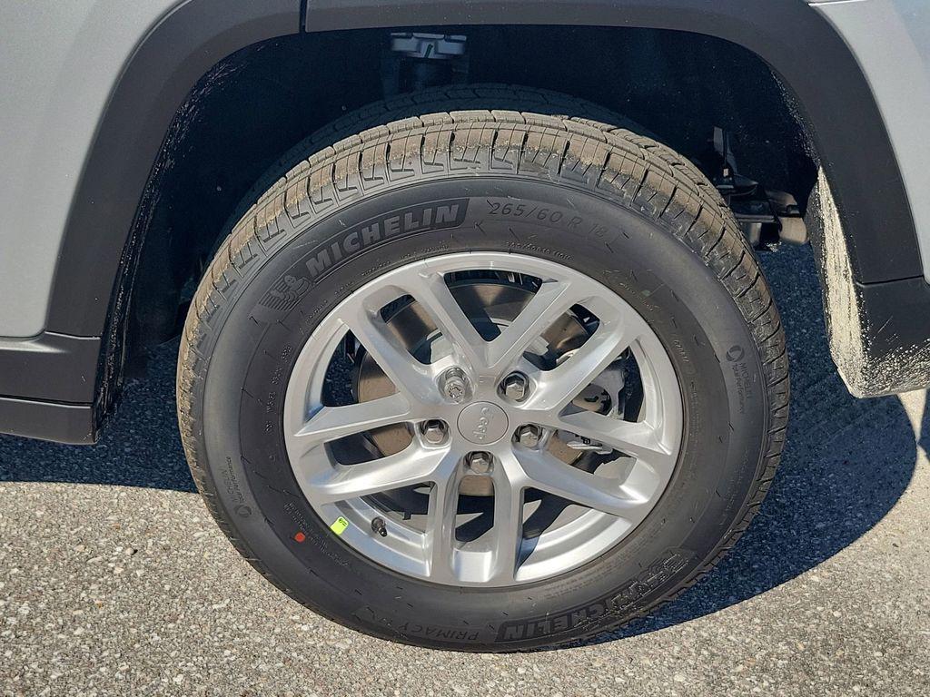 new 2025 Jeep Grand Cherokee car, priced at $37,506