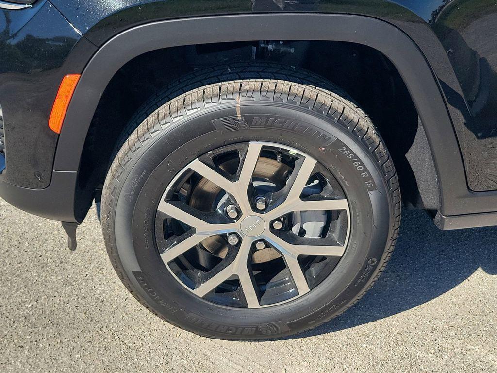 new 2025 Jeep Grand Cherokee car, priced at $43,638