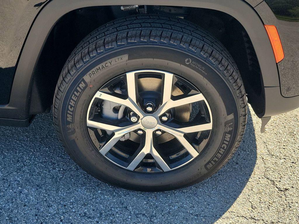 new 2025 Jeep Grand Cherokee car, priced at $43,638
