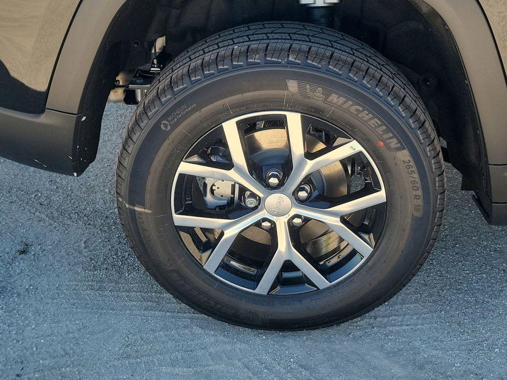 new 2025 Jeep Grand Cherokee car, priced at $43,638