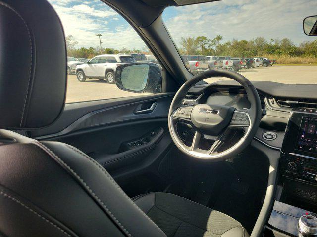 new 2025 Jeep Grand Cherokee car, priced at $45,675