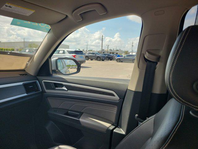 used 2022 Volkswagen Atlas car, priced at $24,999