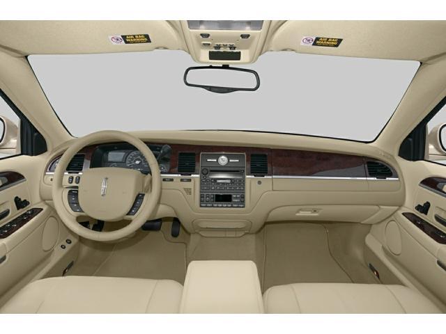 used 2005 Lincoln Town Car car, priced at $7,667