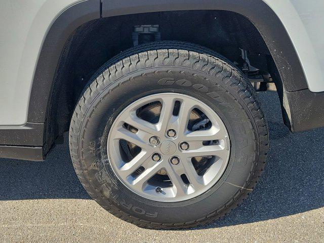 new 2025 Jeep Grand Cherokee car, priced at $40,625