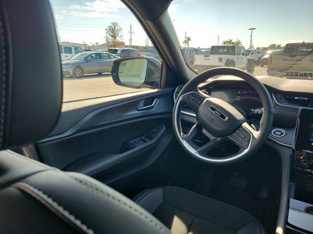 new 2025 Jeep Grand Cherokee car, priced at $45,675