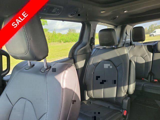 new 2025 Chrysler Pacifica car, priced at $39,088