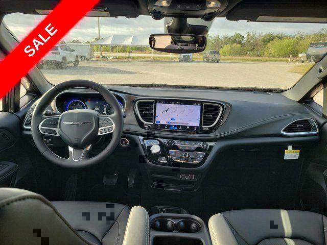 new 2025 Chrysler Pacifica car, priced at $39,088