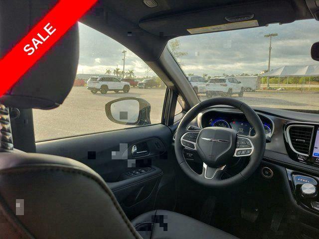 new 2025 Chrysler Pacifica car, priced at $39,088